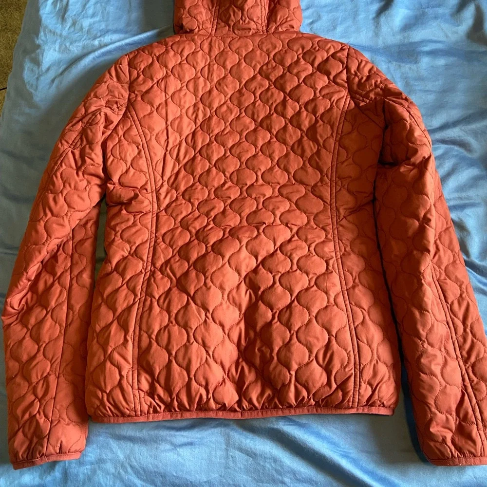 Red Rip Curl Puffer Jacket - Picture 3 of 5
